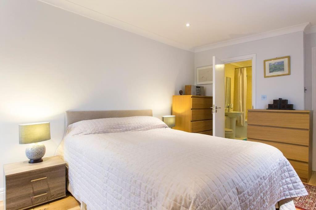 2 Bed Room Flat Near Westfield, West Лондон Экстерьер фото