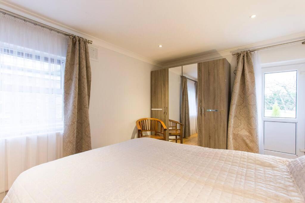 2 Bed Room Flat Near Westfield, West Лондон Экстерьер фото