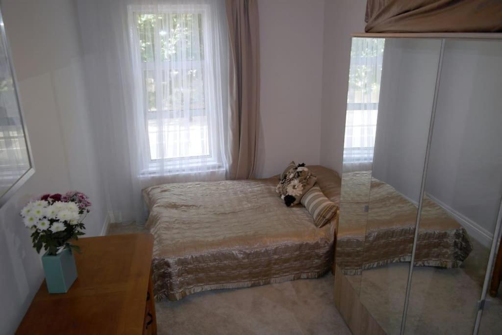 2 Bed Room Flat Near Westfield, West Лондон Экстерьер фото