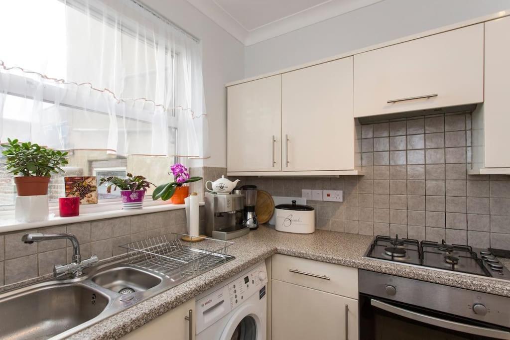 2 Bed Room Flat Near Westfield, West Лондон Экстерьер фото